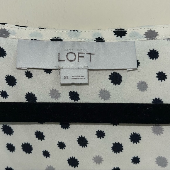 Loft, short sleeve blouse, top w/round square pattern pleating on front XL - Picture 8 of 10